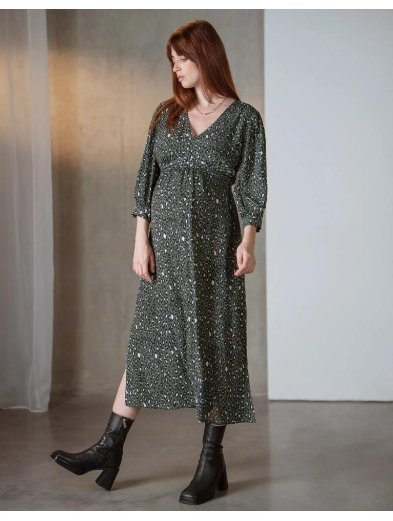 Robe de maternité Ava – Élégance sauvage & confort absolu pour futures mamans