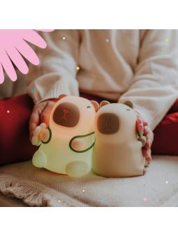 Veilleuse Capybara Fleuriste ou Touriste – Compagnon lumineux pour nuits paisibles et câlines