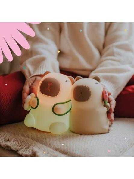 Veilleuse Capybara Fleuriste ou Touriste – Compagnon lumineux pour nuits paisibles et câlines