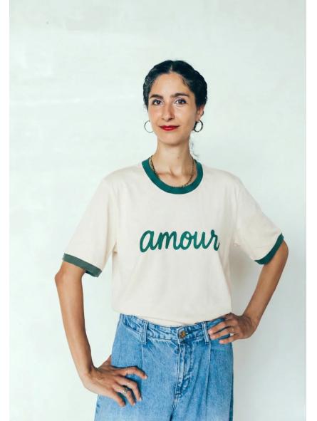 T-shirt d'allaitement bicolore Amour – Douceur crème et touche verte pour les mamans qui allaitent