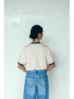 T-shirt d'allaitement bicolore Amour – Douceur crème et touche verte pour les mamans qui allaitent