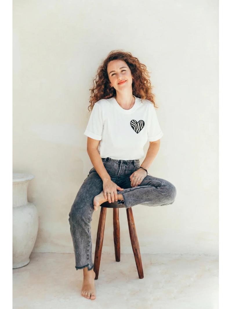 T-shirt d'allaitement Cœur Zèbre – L'audace graphique au service des mamans allaitantes